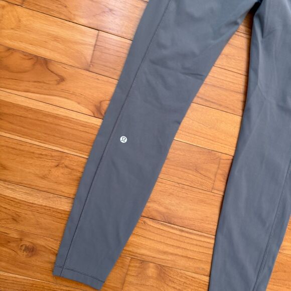 Women Lululemon Speed Up Tight Full-On Luxtreme 28" in Titanium Size 6 - Picture 5 of 9